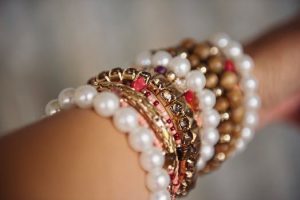 Bead and jewellery woman bracelet